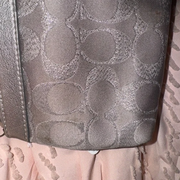 Coach silver metallic wristlet - Picture 9 of 10